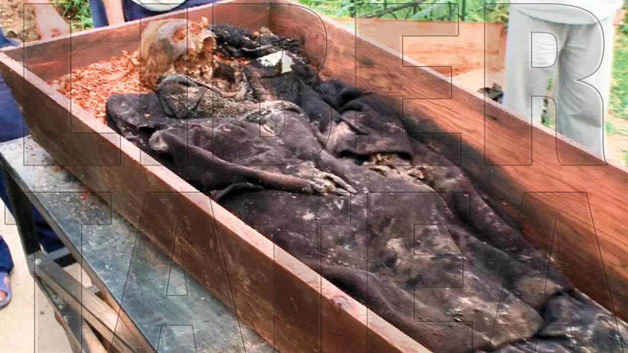 Primele fotografii de la deshumarea dictatorului - Acesta este scheletul lui Ceauşescu!