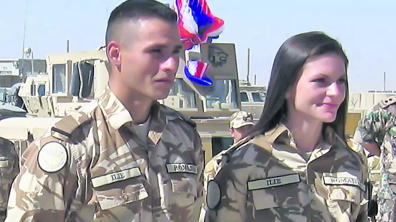 Doi tineri militari români aflaţi în misiune s-au căsătorit în Afganistan