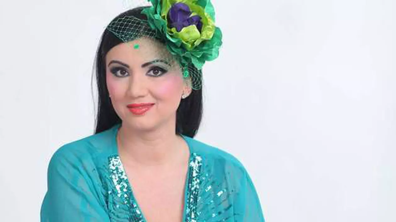 Adriana Bahmuţeanu către Oana Roman: "Dacă nu vrei să apari în tabloide, nu te expui!"
