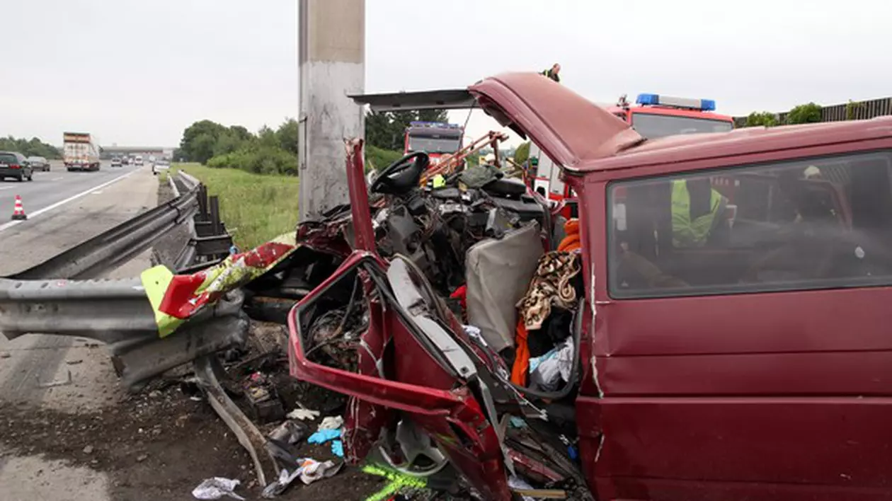 Foto | Grav accident în Austria: 3 români morţi şi 5 grav răniţi