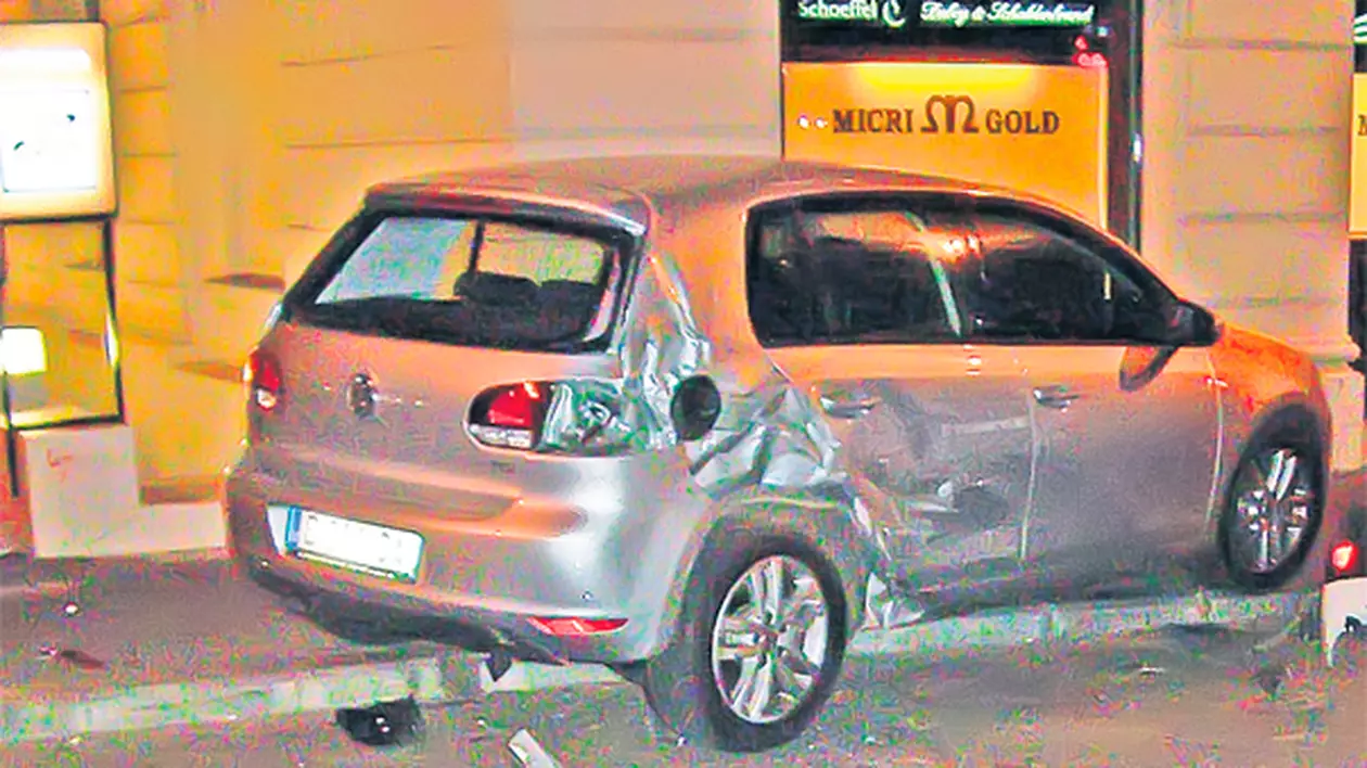 Copilul unui consilier PDL a distrus 4 maşini în centrul Capitalei