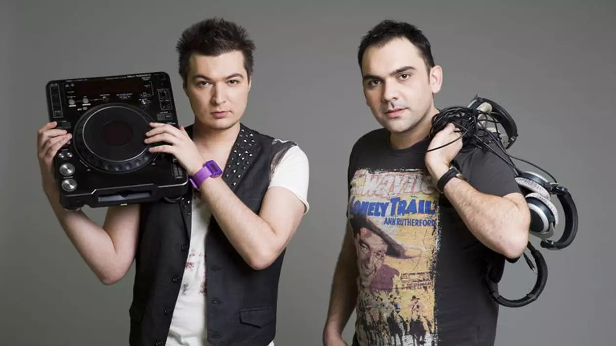 DJ Andi şi Liviu Hodor iau la întrebări vedetele pe Covorul Roşu la Romanian Music Awards