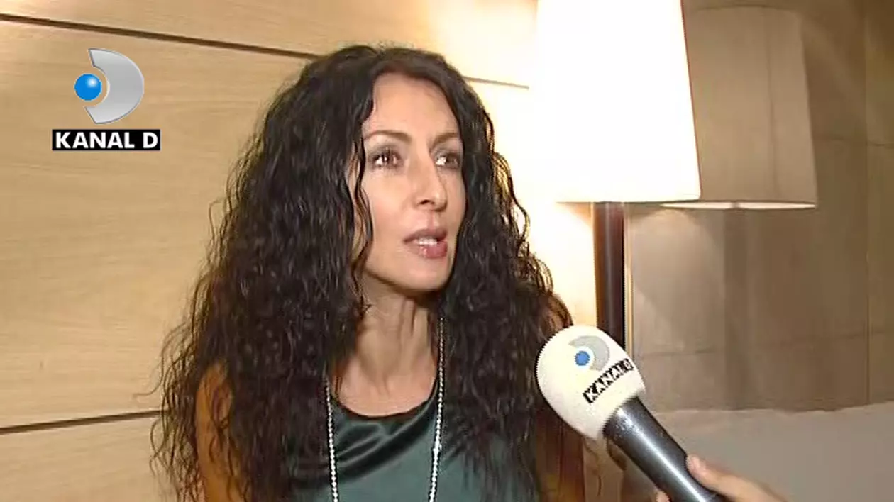 Mihaela Rădulescu: “Din când în când, îmi place să fumez trabuc!”