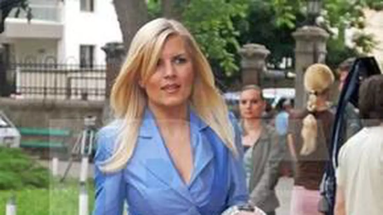 Elena Udrea, despre silueta sa: ” Să spunem că încă mă sprijină mult natura”