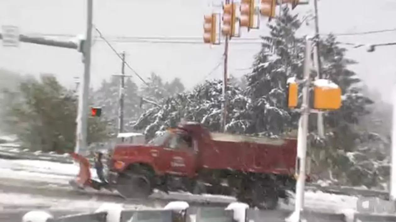Video | SUA, paralizată de viscol și zăpadă! Trei oameni au murit și două milioane de locuinţe au rămas fără curent electric