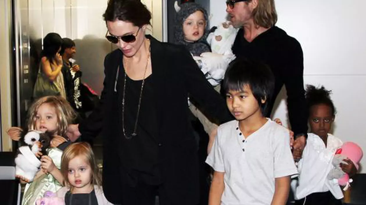 Angelina Jolie și Brad Pitt vor să mai adopte un copil