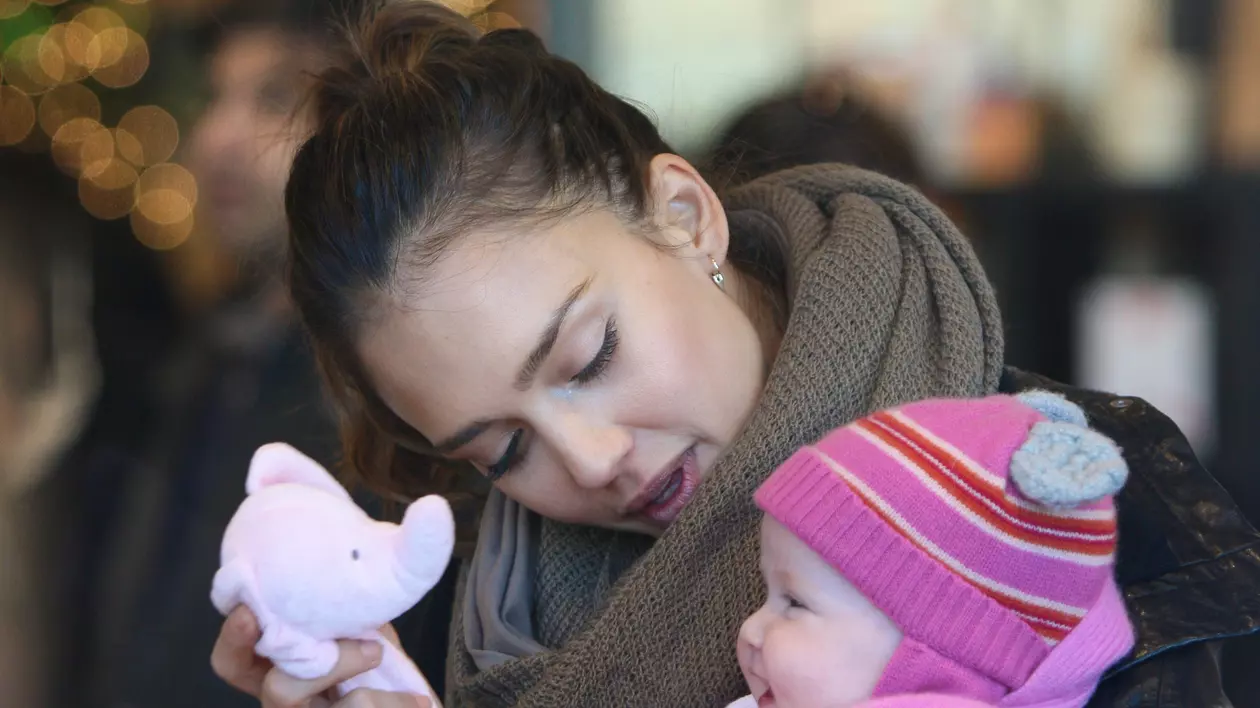 Iată ce minune de fetiţă are Jessica Alba | FOTO