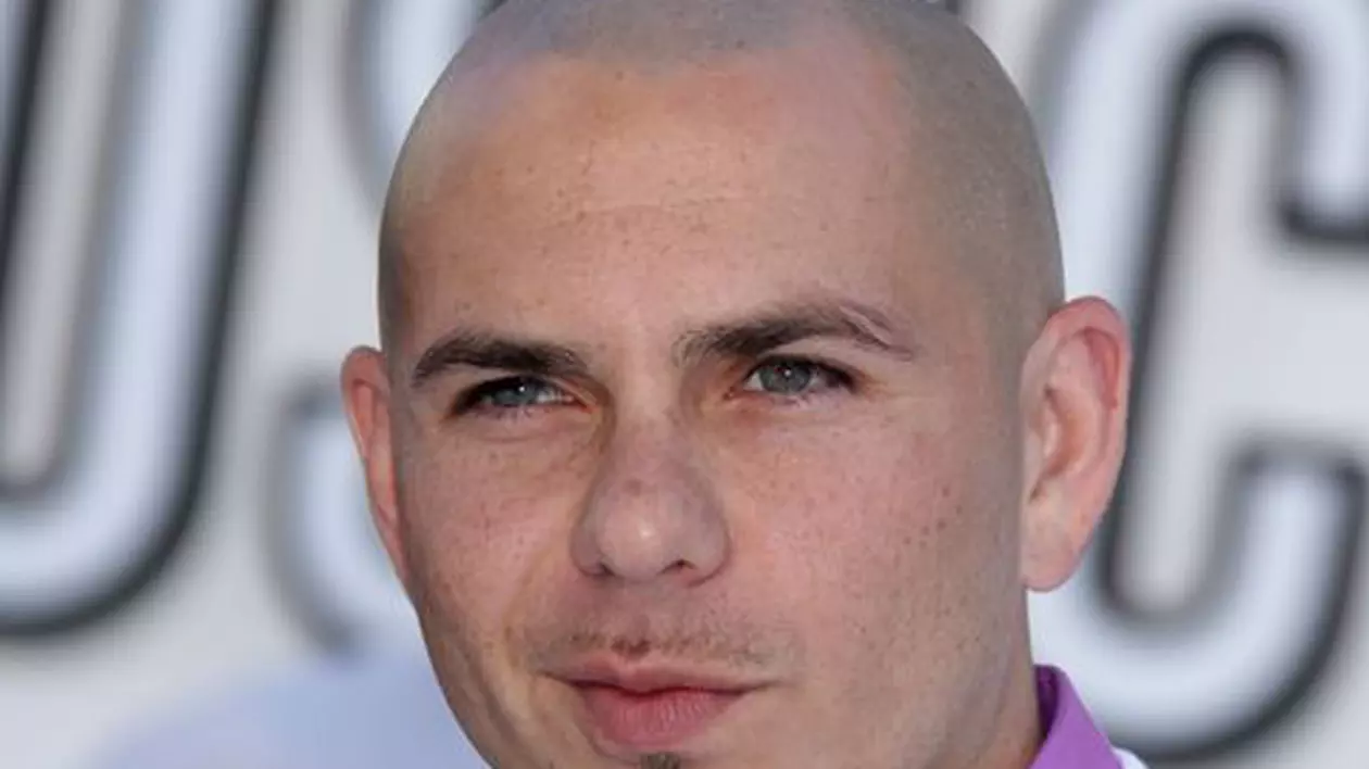 Pitbull zice într-un cântec de fetele din România: "Mi-a zis că pot să o am pe ea şi pe sora ei" | Audio