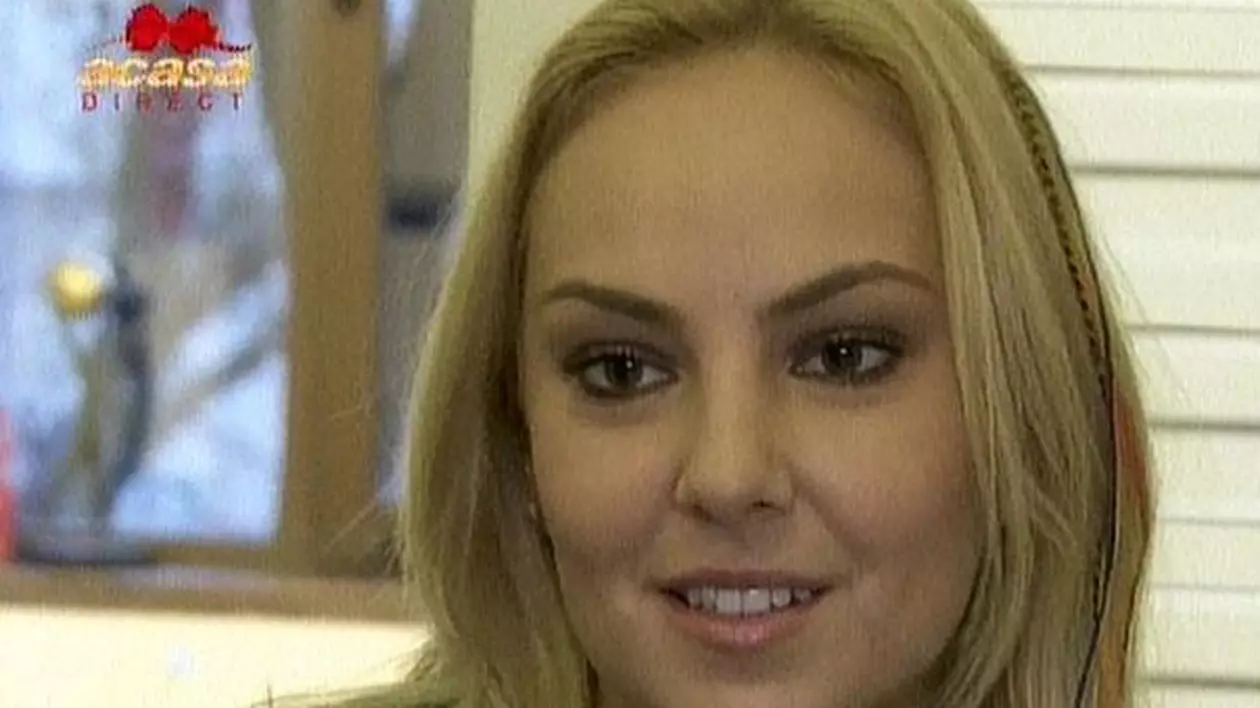 Roxana Ionescu își pune tatăl să-i spele și să-i calce lenjeria: "E expert"