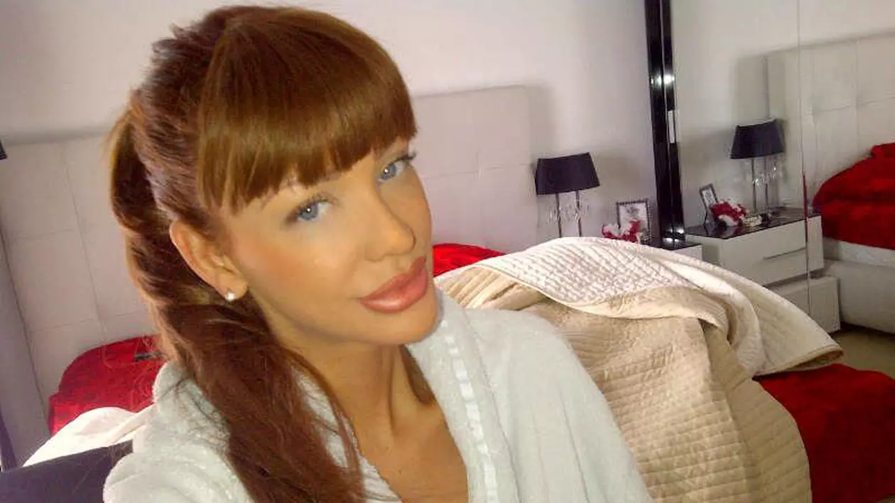 O recunoşti? Uite-o pe Bianca Drăguşanu aşa cum nu ai mai văzut-o! | FOTO