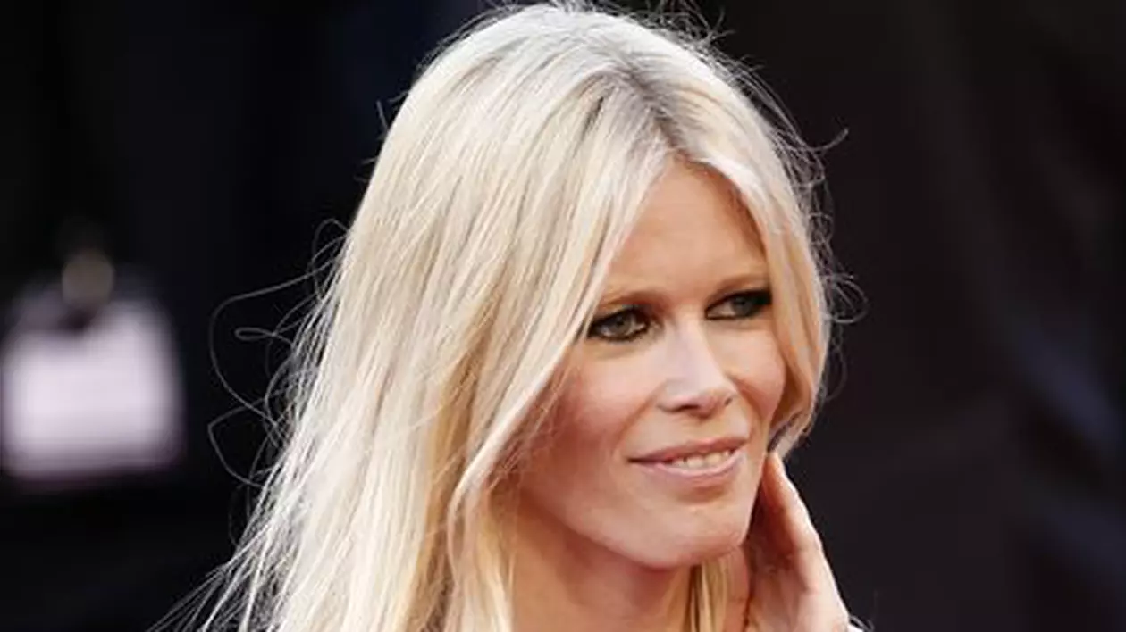 Claudia Schiffer e dependentă de dieta asta! Scapă de 2 kg în 3 zile!