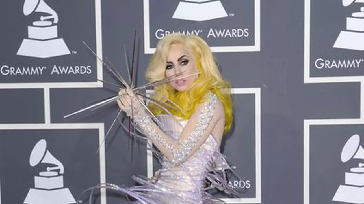Lady GaGa a rămas cu buza umflată la Premiile Grammy
