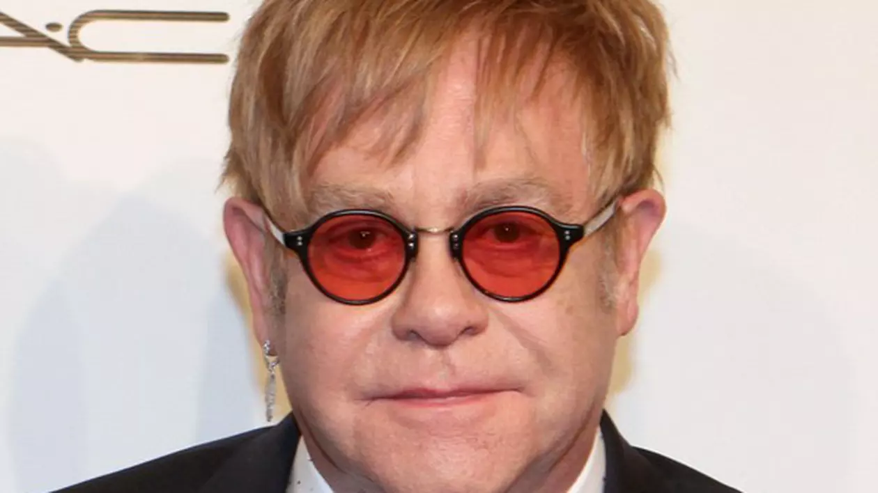 Elton John, răpus la pat de o toxiinfecţie alimentară