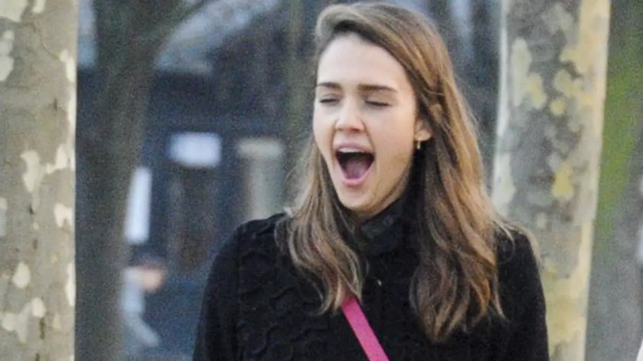 Jessica Alba, ușurel, să nu ne înghiți! | FOTO