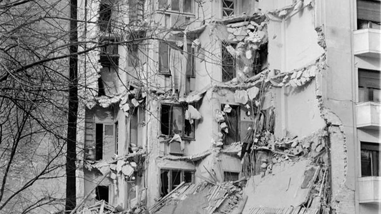 Senzaţional! Fotografii pe care nu le-ai văzut niciodată de la cutremurul din '77