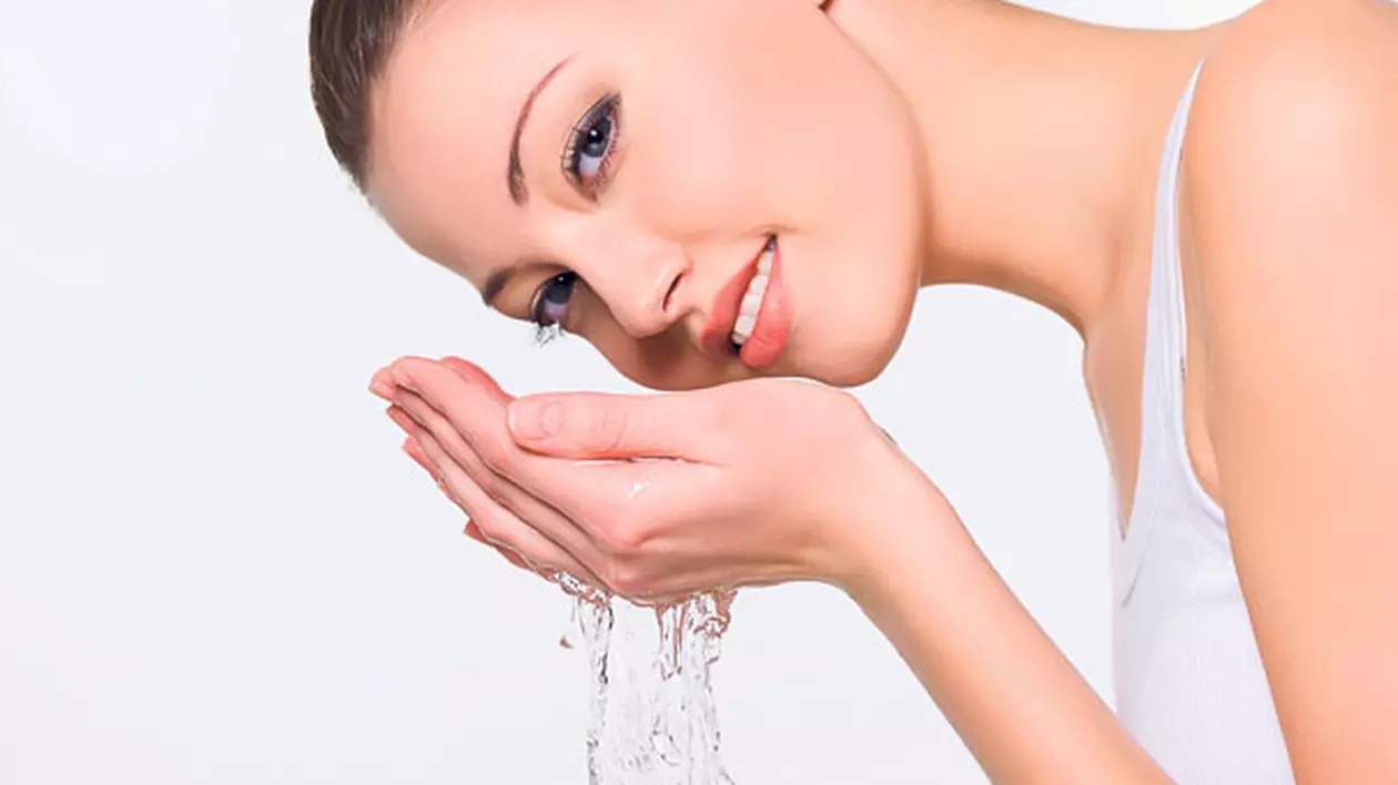 Cele mai bune dezinfectante pentru ochi: apa şi săpunul