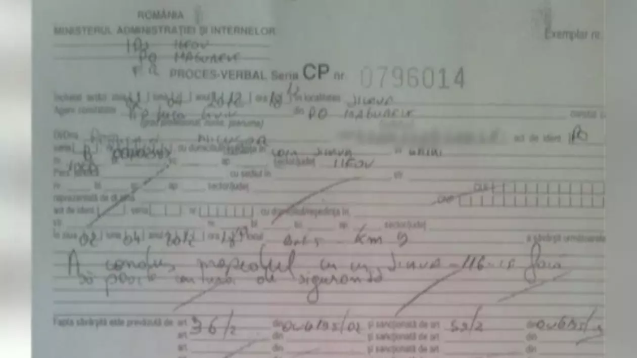 Poliţiştii, bată-i vina! Un agent din Ilfov a amendat un motociclist pentru că nu purta centura