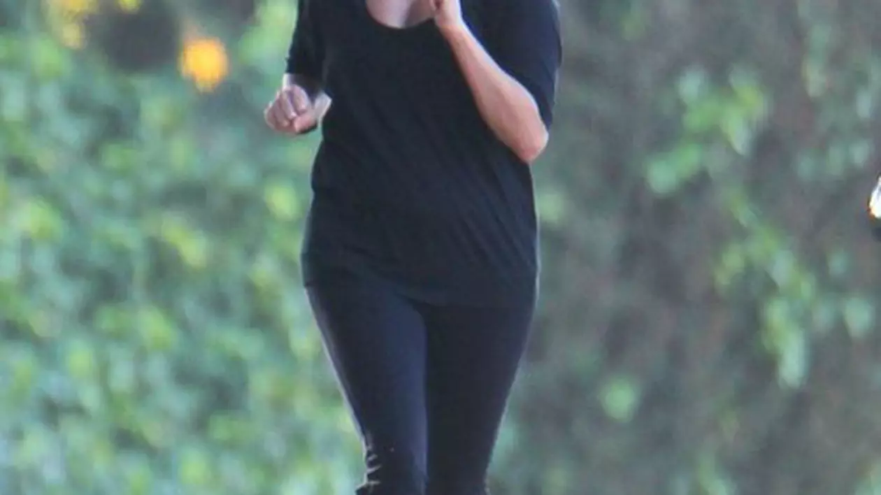 O gravidă activă! Reese Witherspoon, însărcinată la jogging | FOTO