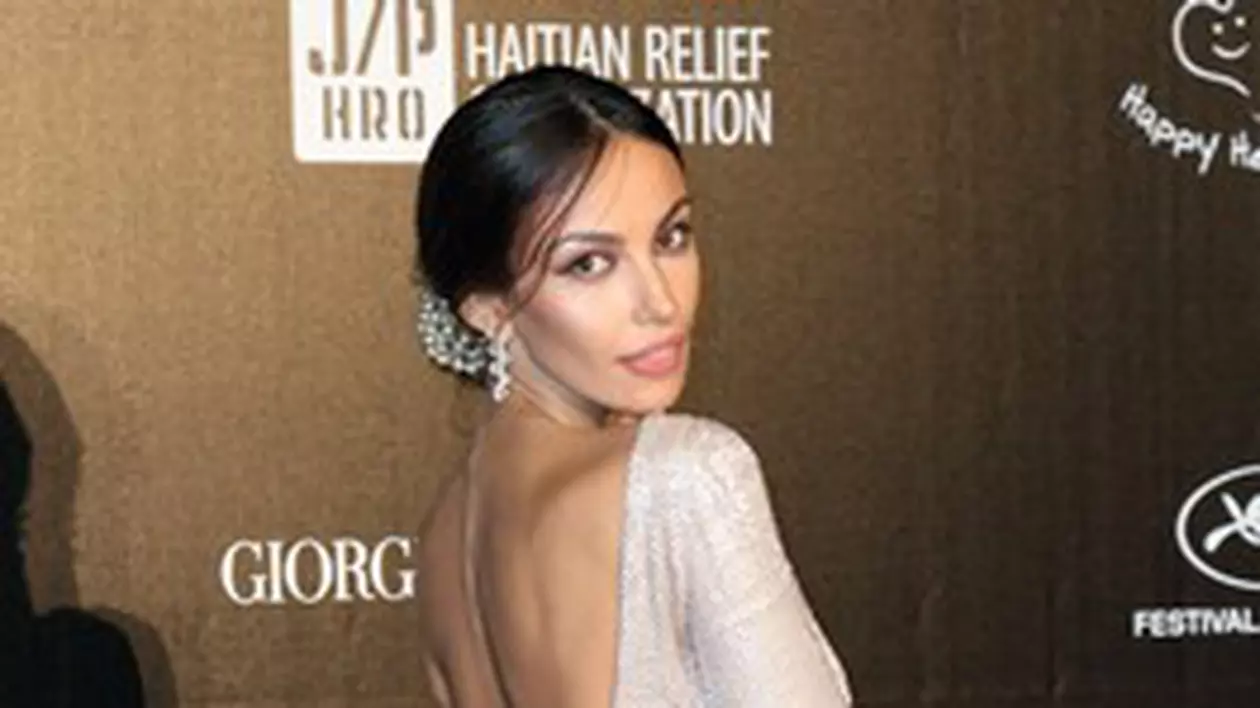 Mădălina Ghenea a strălucit pe covorul roşu de la Cannes! FOTO