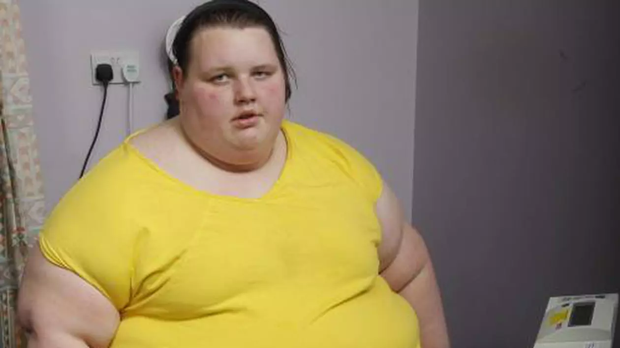 Cum arată adolescenta de 400 de kilograme scoasă din casă de pompieri