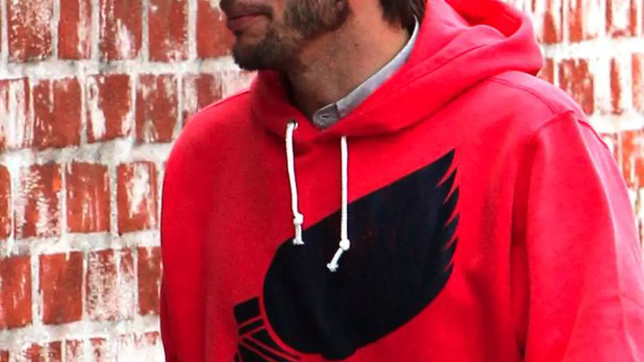 Ashton Kutcher, acuzat de rasisim din cauza unei reclame | VIDEO