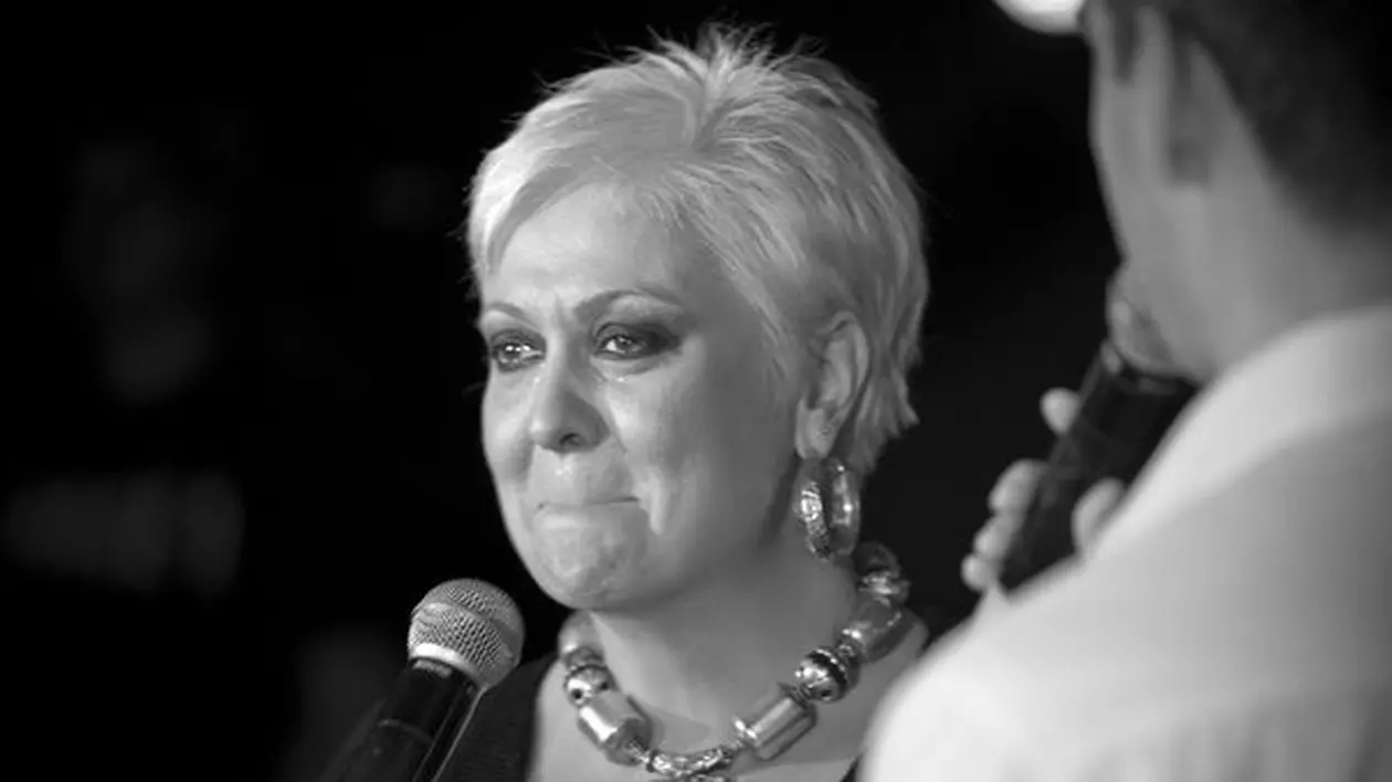 MONICA ANGHEL a PLÂNS pe scenă, în timpul unui concert! | FOTO