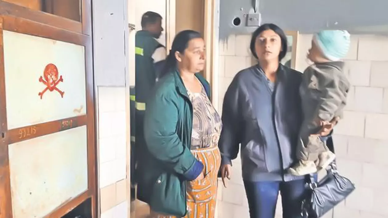 Primarul din Baia Mare şi-a pus în cap rromii pe care i-a mutat în "Uzina morţii": "Ne-a adus aici să ne otrăvească"