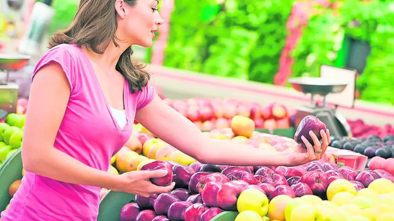 Mâncăm mere otrăvite ... susţin specialiştii care au analizat compoziţia chimică a mai multor vegetale