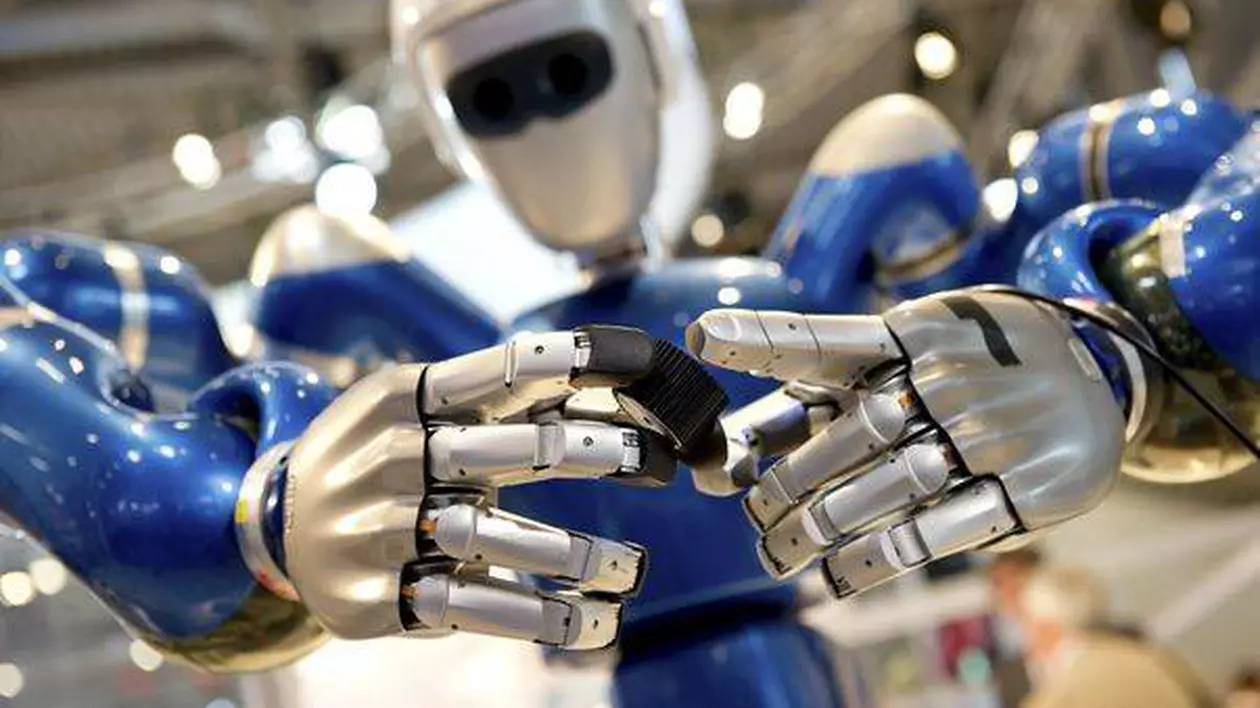 Iulian Stanciu, șeful eMag:, spune că ”roboții vor înlocui oamenii atunci când salariile vor ajunge la 1.000 de euro”. Robot