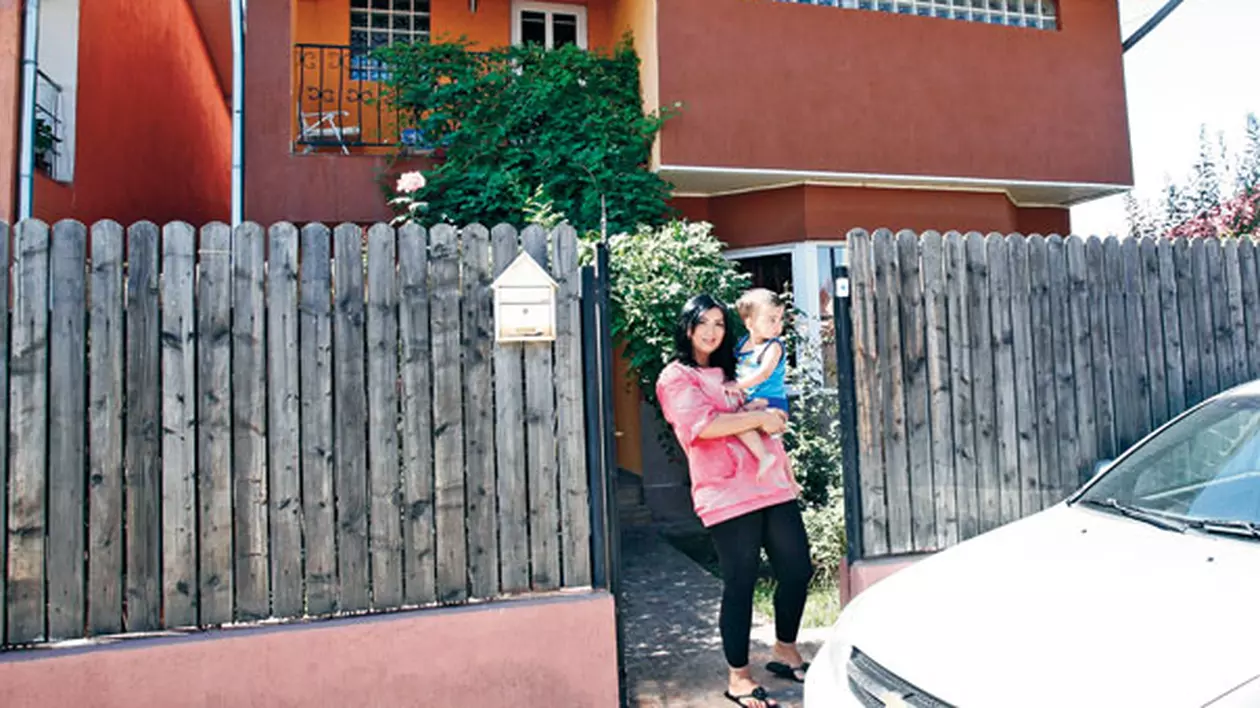 Iată casa în care s-a mutat Bahmu cu copiii! FOTO EXCLUSIV | Adriana ne-a deschis uşa vilei închiriate lângă Bucureşti, în oraşul Pantelimon