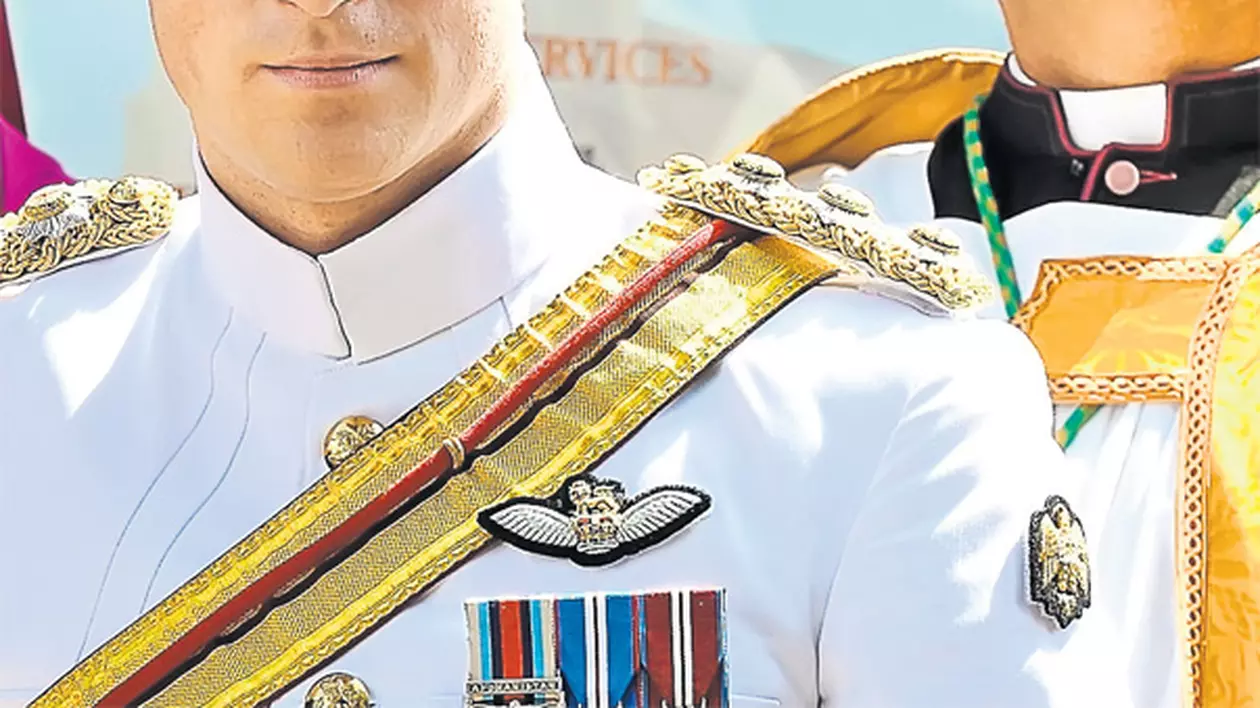 Prinţul Harry vrea să renunţe la titlu