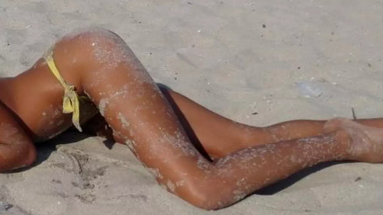 WOW! Mădălina Pamfile în sânii goi pe nisip! FOTO SUPER SEXY