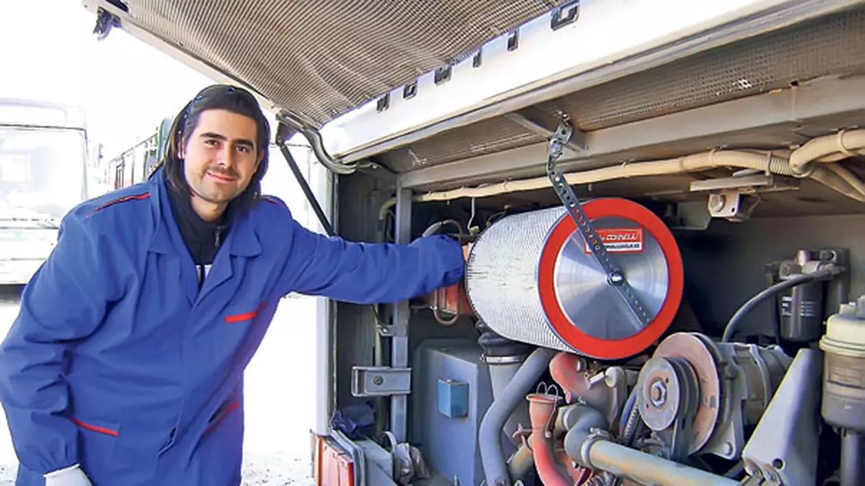 El te-ajută să dai mai puţini bani la pompă! Filtrul de aer inventat de Corneliu Birtok-Băneasă, reduce cu 15% consumul de carburant