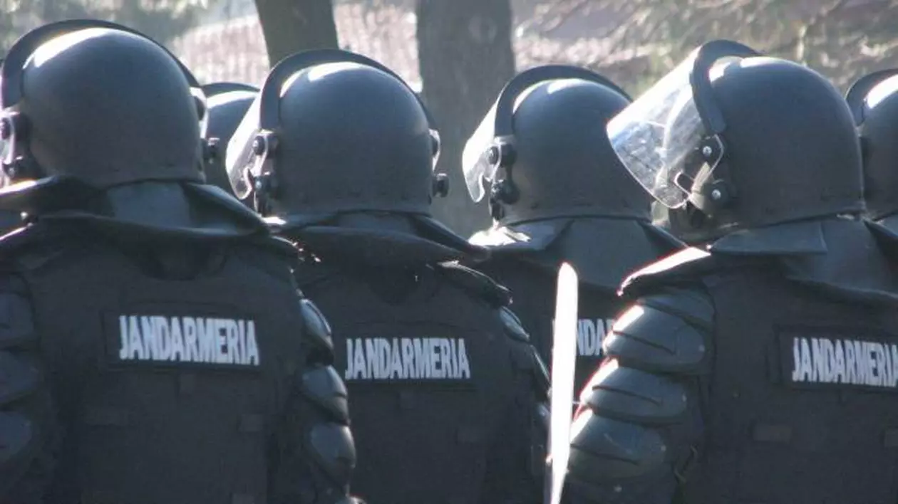 Scene incredibile la Brăila! Fetiţă de 11 ani, săltată de jandarmi şi băgată în dubă! VIDEO