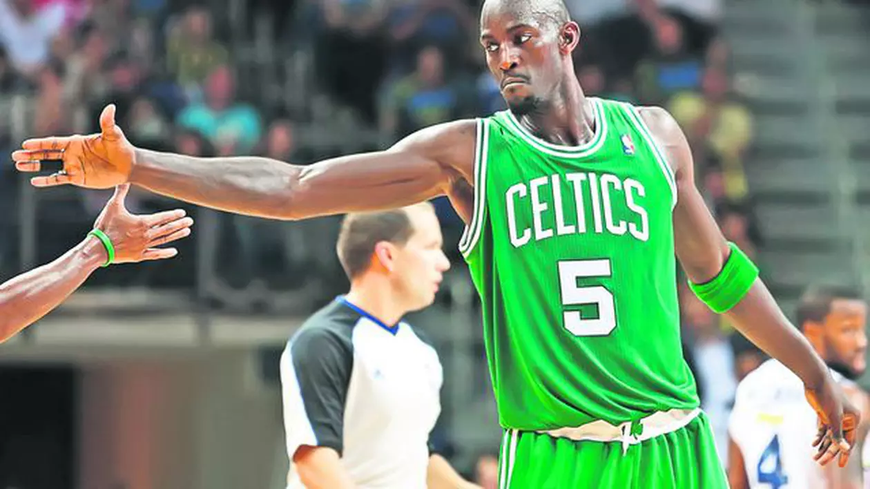 Baschetbalistul american Kevin Garnett ar fi putut ridica Arena Naţională din chenzină. Salariu de 302.000.000 $