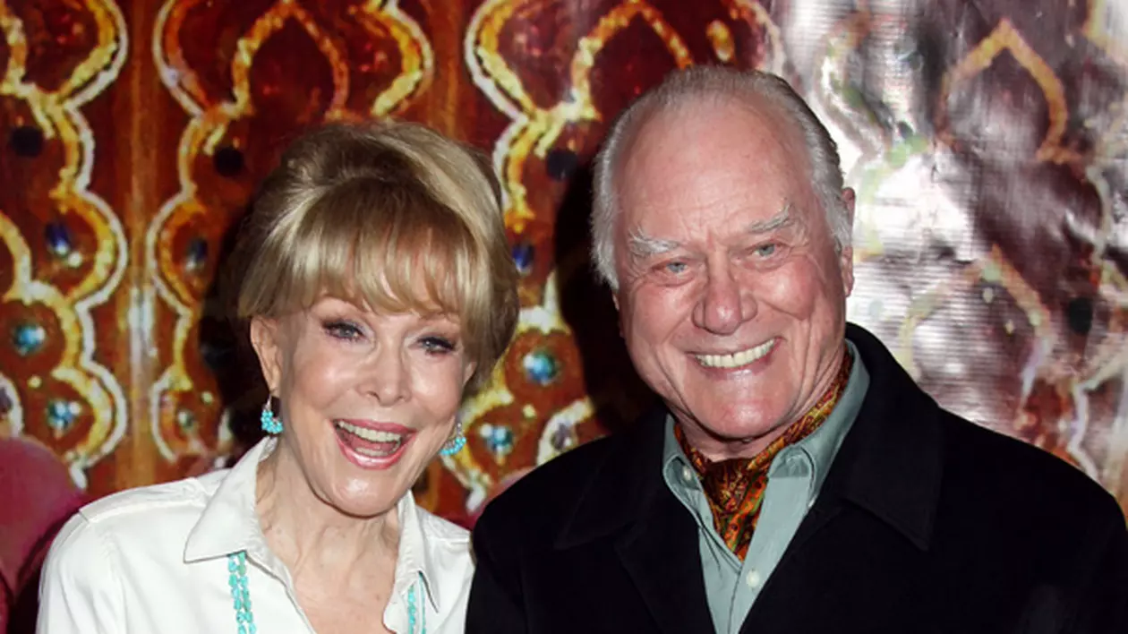 Barbara Eden, prima parteneră de film a lui Larry Hagman: "A atacat cu toporul câteva călugăriţe"