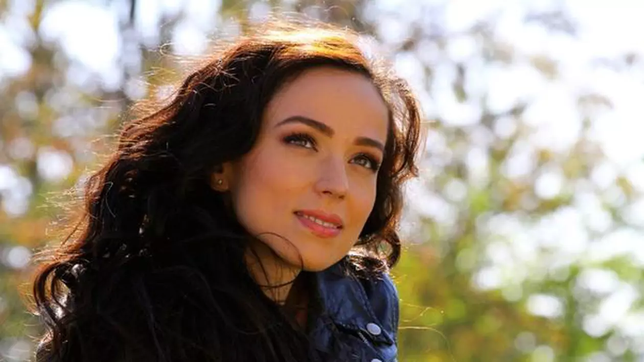 INCREDIBIL! Olivia Steer, VIAŢA ÎNAINTE DE A FI Raw Vegan: FUMA şi era CHEMATĂ LA TRIBUNAL de câteva ori pe săptămână | FOTO