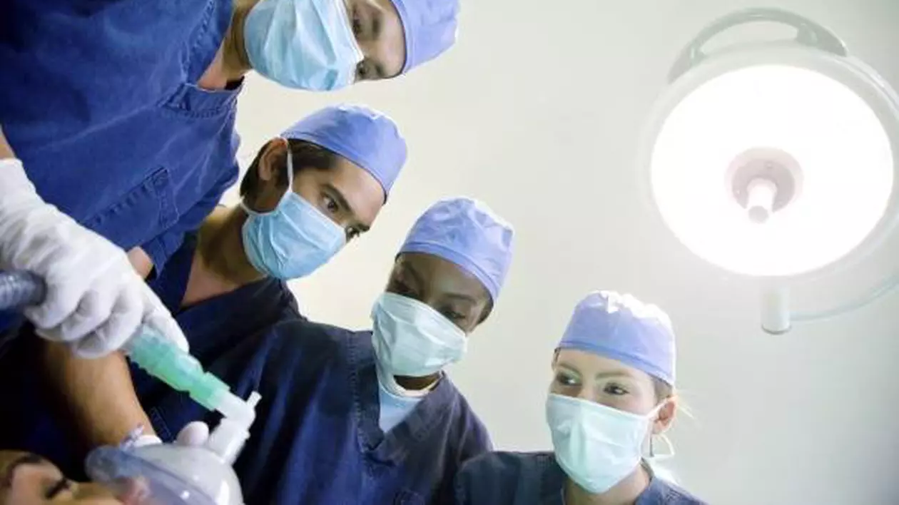 EXCLUSIV / Parlamentarii vor să-i țină pe viitorii medici în țară cel puțin 5 ani
