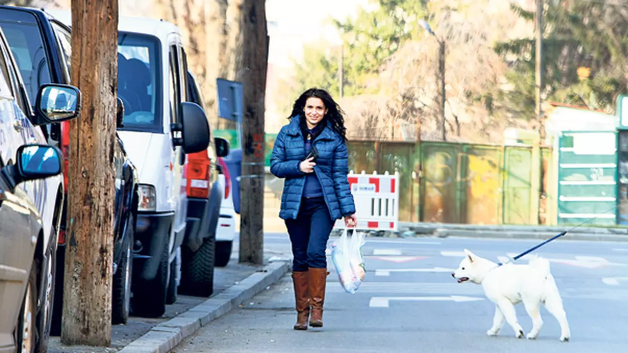Raluca lui Mircea Radu a zăpăcit toţi câinii cu poftele de gravidă!