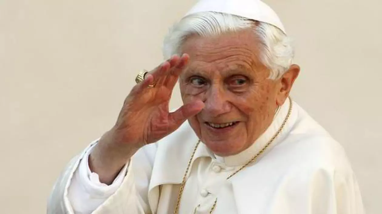 Papa emerit Benedict al XVI-lea, în stare gravă. “Vocea lui abia se aude”