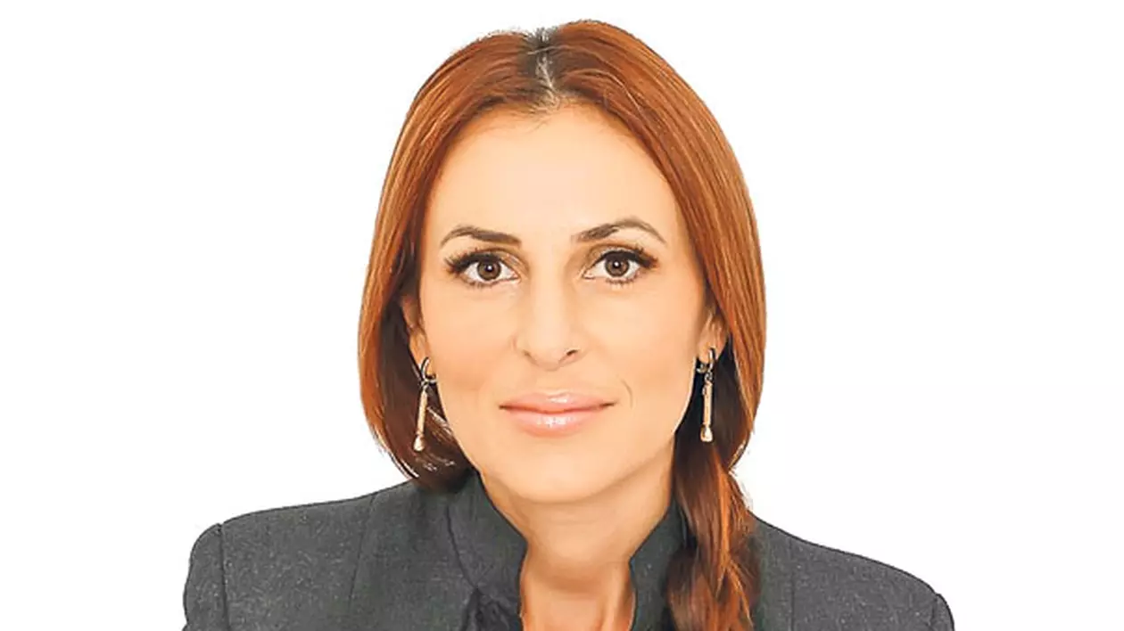 Senatoarea sexy cere mai mulţi bani pentru copii | Vasilica Steliana Miron va propune Parlamentului creşterea alocaţiei de la 42 la 200 de lei lunar