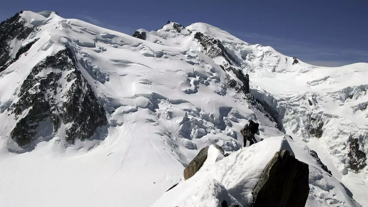 Cadavrele a trei alpiniști au fost descoperite pe Mont Blanc după 22 de ani