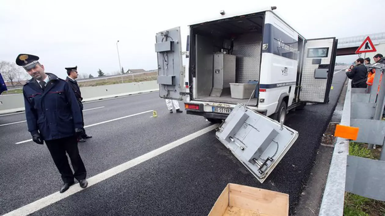 Românii au furat 10.000.000 € dintr-o maşină blindată? Jaf ca în filme pe autostrada A9 din Italia