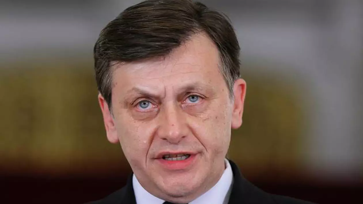 Crin Antonescu, atac la BOR: „Nu iau decizii în funcţie de ce spune Biserica Ortodoxă”