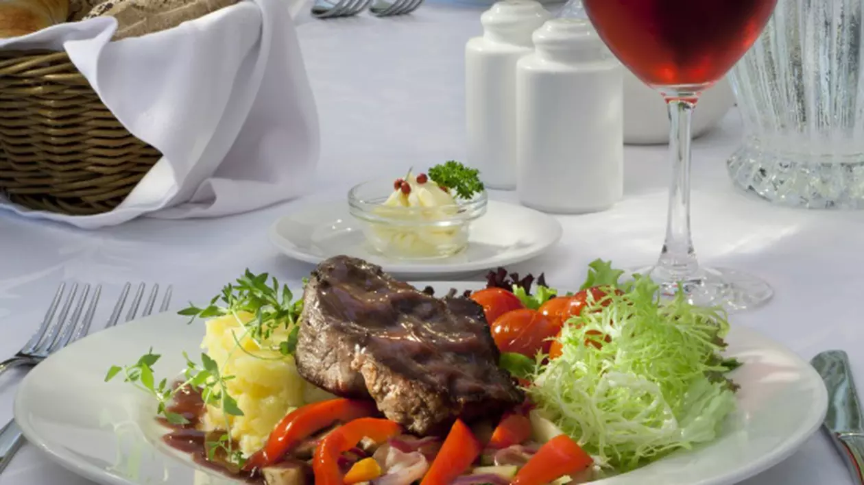 ATENŢIE UNDE MĂNÂNCI! Carne de şobolan, gătită la restaurant în loc de carne de miel!