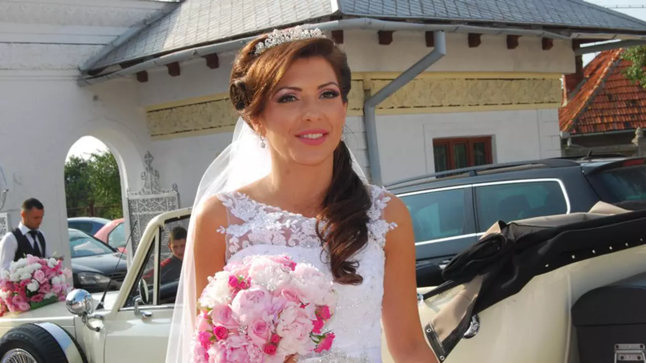Celia, nuntă de 100.000 de euro cu 300 de invitaţi la un conac de lângă Deva! Artista a venit cu un Bentley decapotabil | FOTO