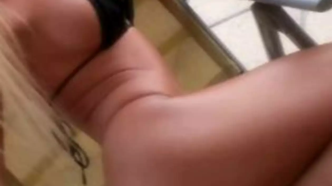SEXY SAU VULGARĂ? Uite cum s-a pozat o BUNĂCIUNE de la noi | FOTO