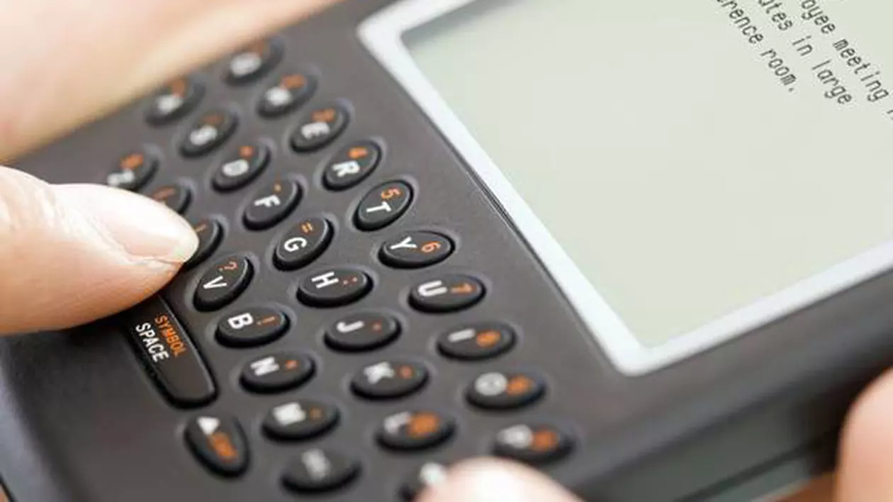 Dintr-o puşcărie de maximă siguranţă, un deţinut a făcut 8.000 de lei în trei zile, doar vorbind la telefon