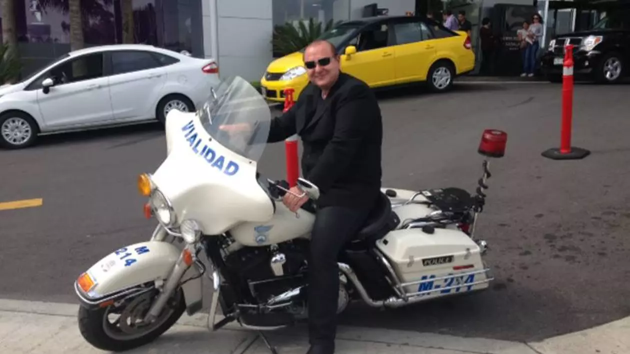 Uite-l pe Nick Rădoi în acţiune! Milionarul s-a făcut poliţist în Mexic 