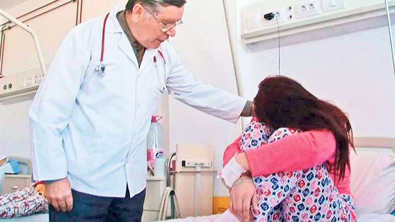 Metodă şocantă de a-şi menţine silueta, aleasă de o adolescentă din Vaslui! A înghiţit vată ca să slăbească